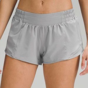 Lululemon hotty hot low rise lined short 2.5